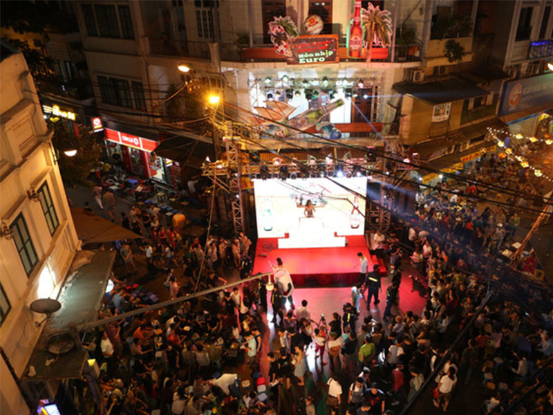 Phố cổ Hà Nội tưng bừng cùng chuỗi sự kiện âm nhạc đường phố của bia Hà Nội