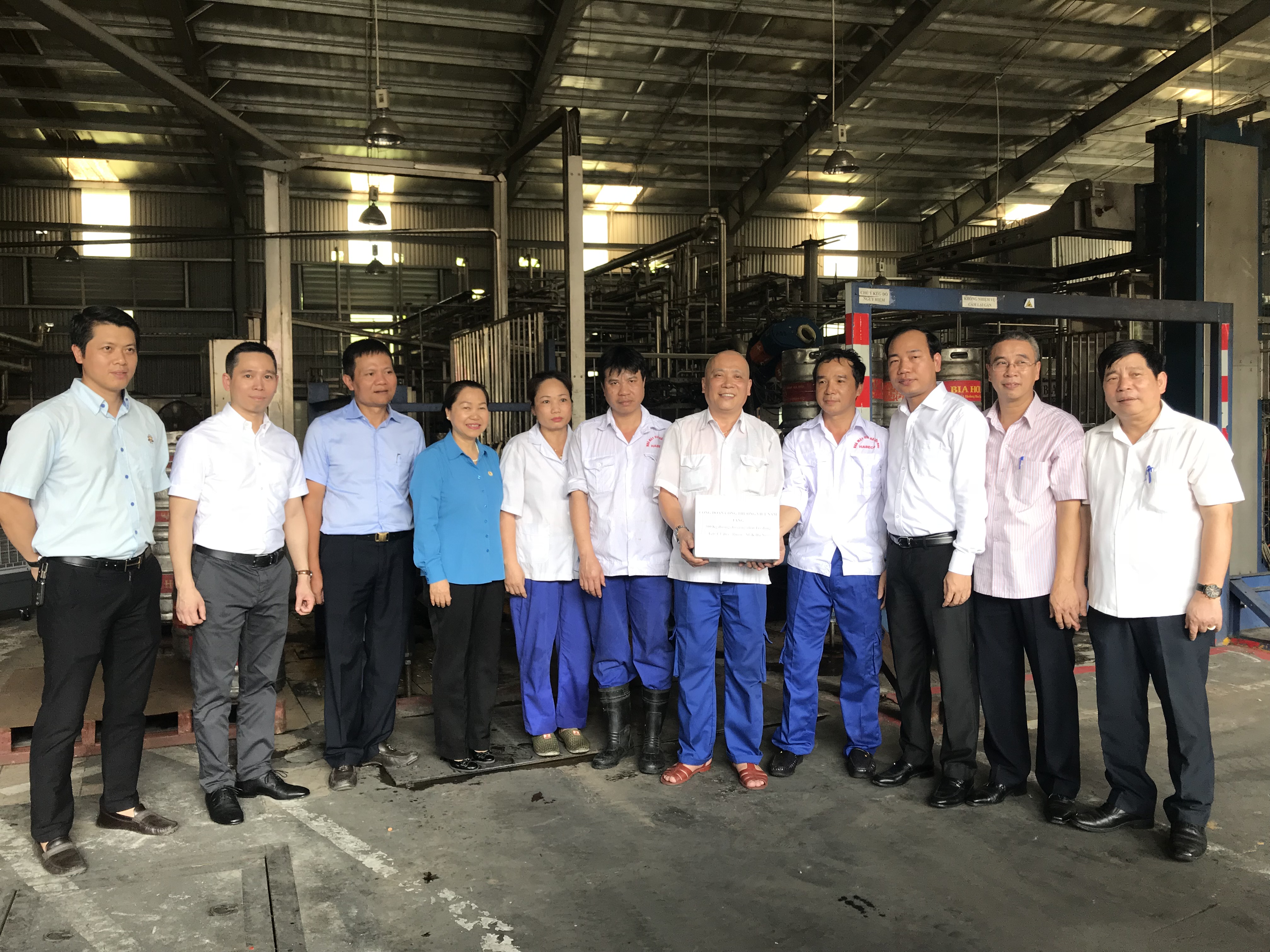 Lãnh đạo Tổng liên đoàn Lao động Việt Nam và Công đoàn Công Thương Việt Nam đến thăm và làm việc tại Habeco